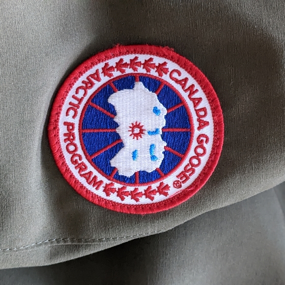 Canada Goose Victoria Parka in military green - Picture 7 of 9
